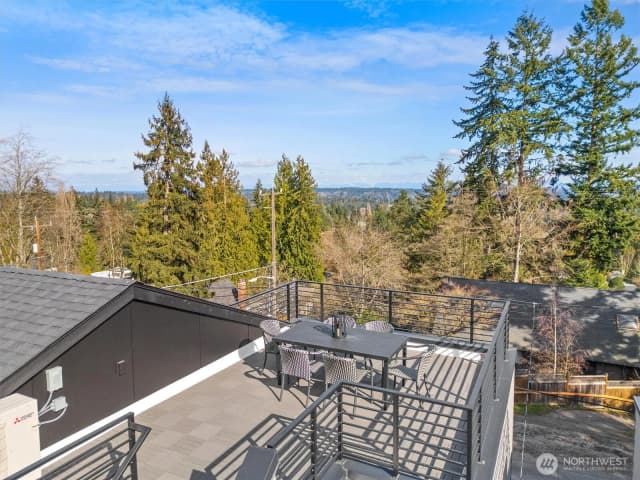 Property photo for 1261 Ne 100th Street, Seattle photo 2