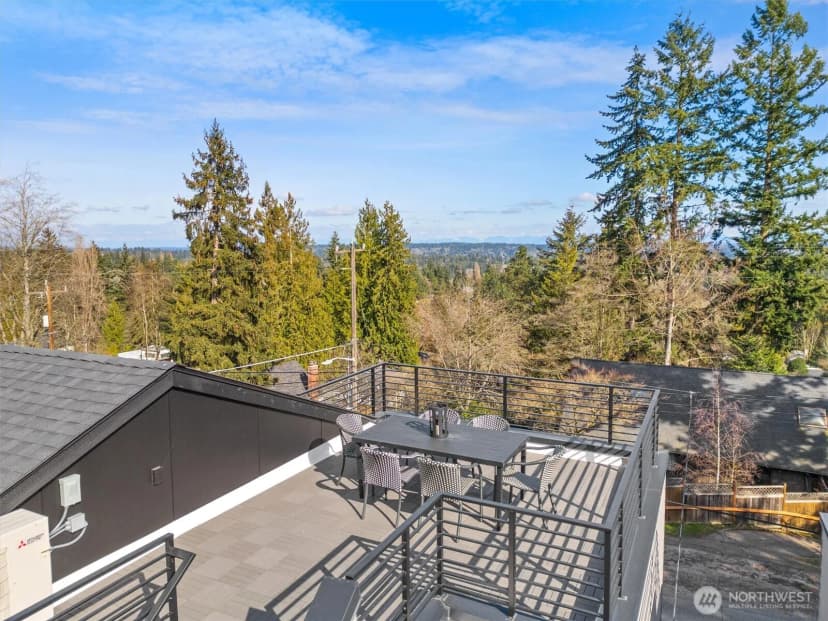 Property photo for 1261 Ne 100th Street, Seattle photo 2