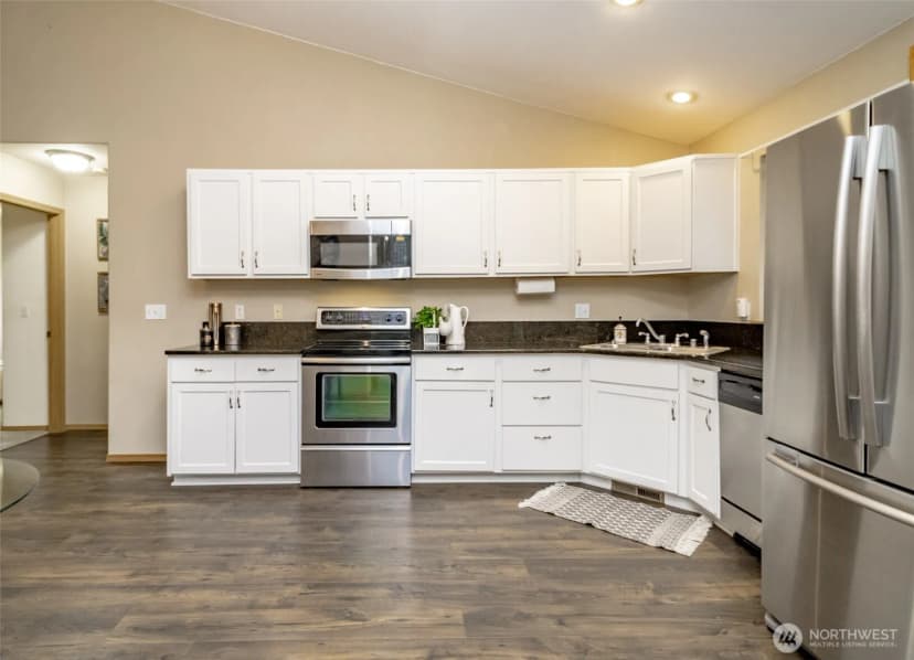 Property photo for 3303 18th Street Pl Sw, Puyallup photo 6