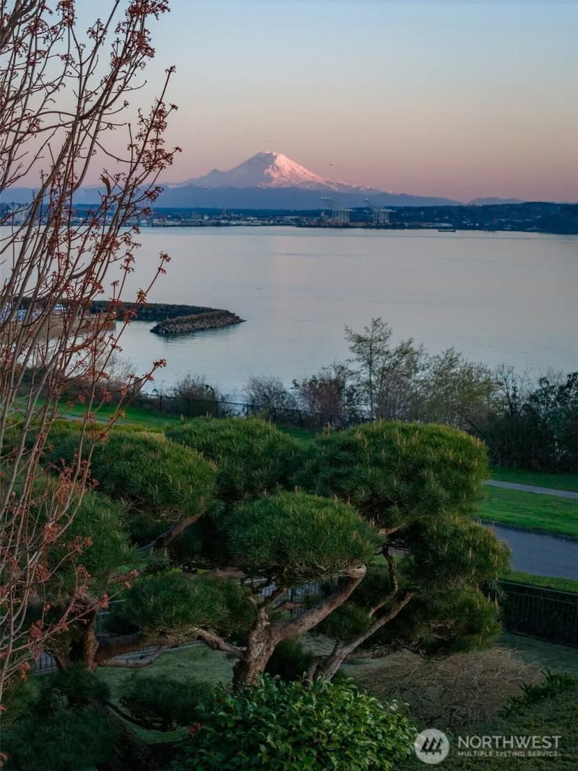 Property photo for 1640 Magnolia Boulevard W, Seattle