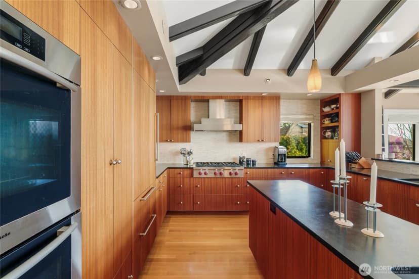 Property photo for 1640 Magnolia Boulevard W, Seattle photo 9