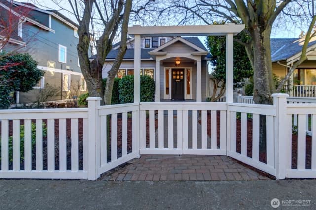 Property photo for 1611 10th Avenue W #1, Seattle