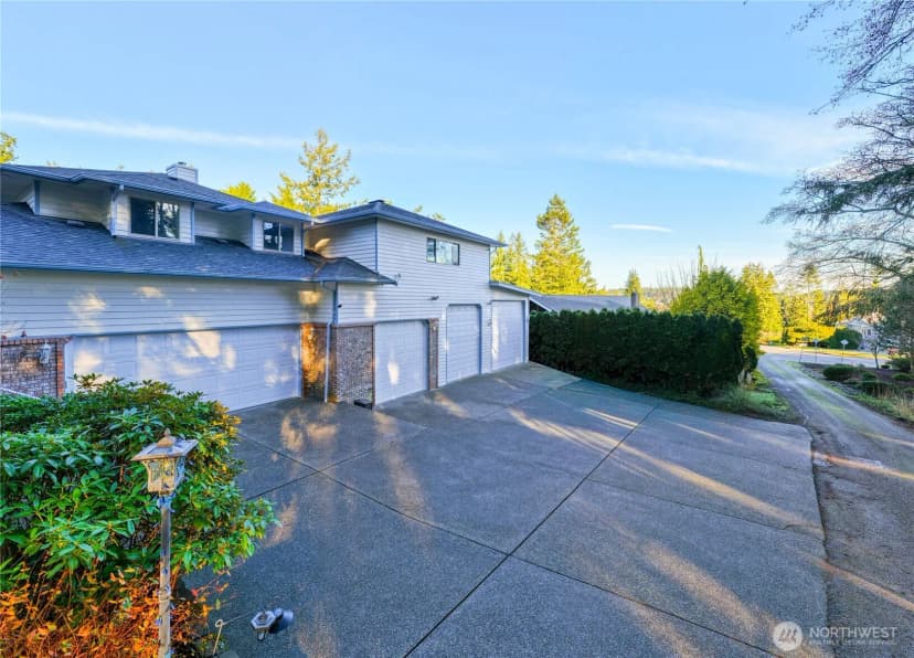 Property photo for 2115 Fairway Lane, Oak Harbor photo 2