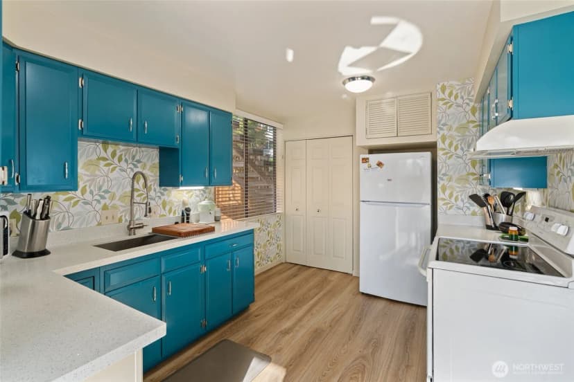 Property photo for 561 Lee Street, Seattle photo 14