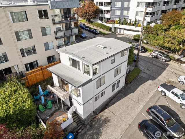 Property photo for 561 Lee Street, Seattle photo 4