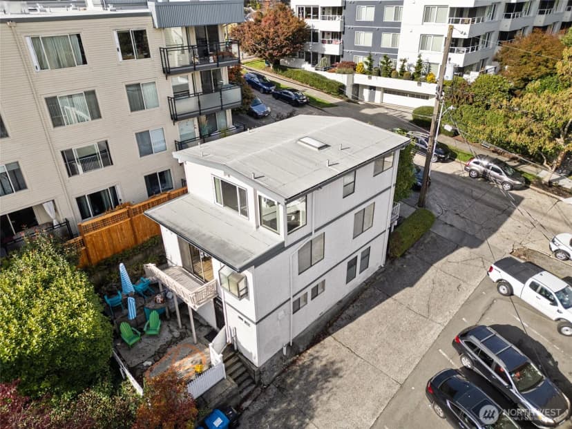 Property photo for 561 Lee Street, Seattle photo 4