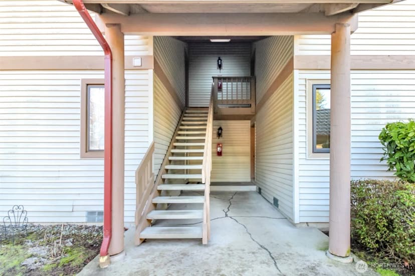 Property photo for 17311 119th Ln Se J#3, Renton photo 8