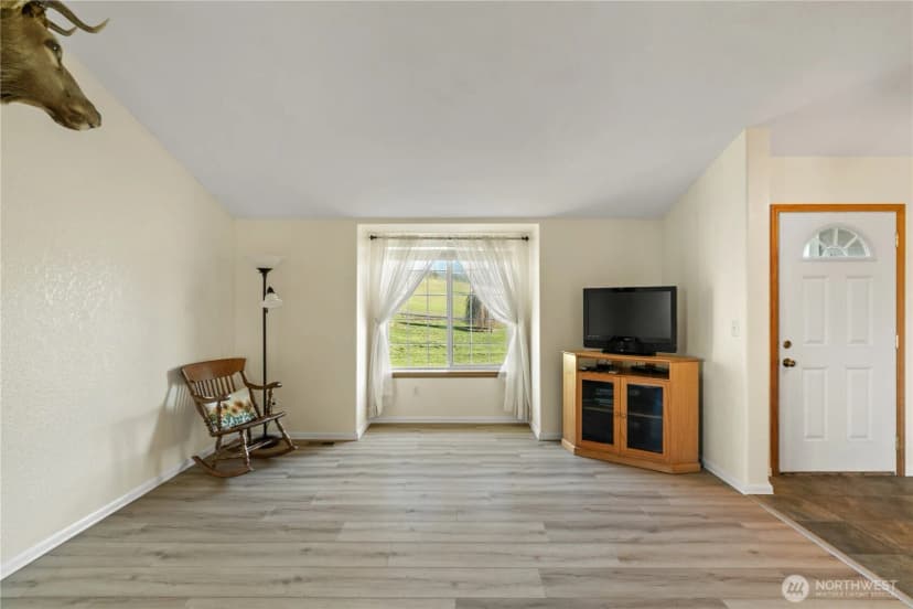 Property photo for 12 Courtney Lane, Montesano photo 4