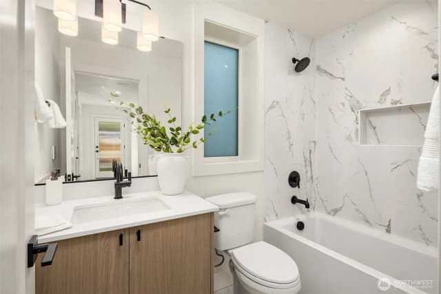 Property photo for 4421 2nd Avenue Ne, Seattle photo 5