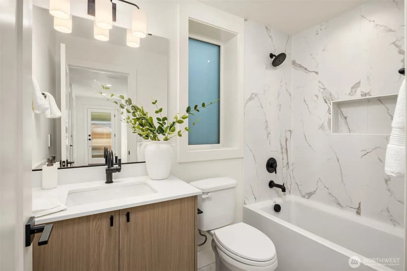 Property photo for 4421 2nd Avenue Ne, Seattle photo 5