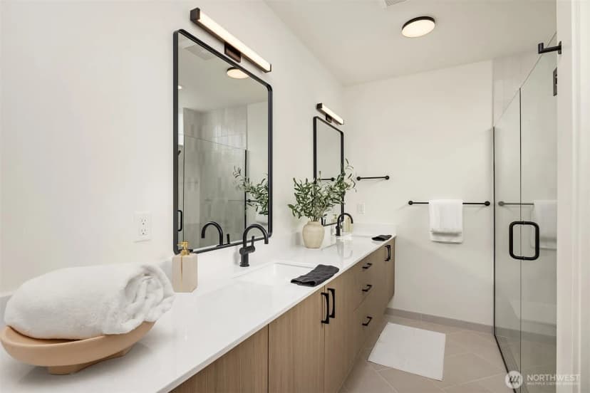Property photo for 4421 2nd Avenue Ne, Seattle photo 15