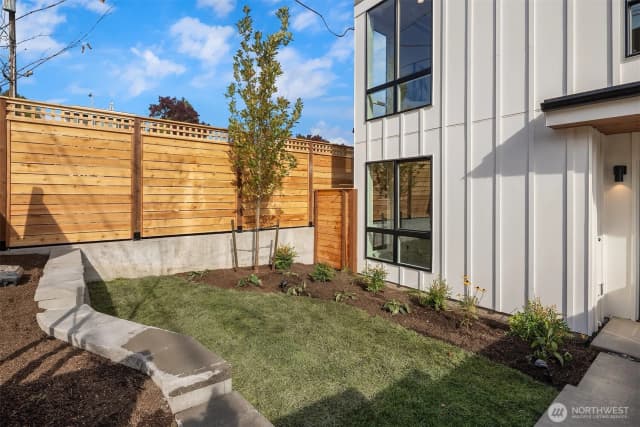 Property photo for 4421 2nd Avenue Ne, Seattle photo 2
