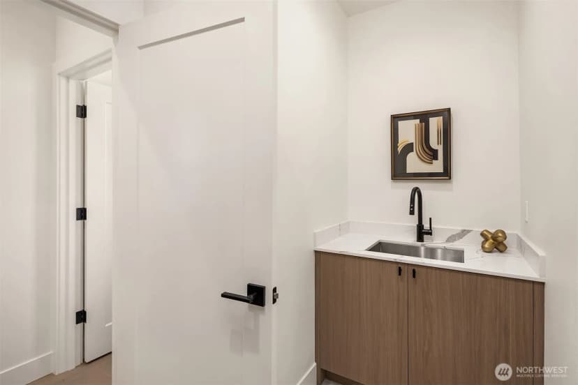 Property photo for 4421 2nd Avenue Ne, Seattle photo 12