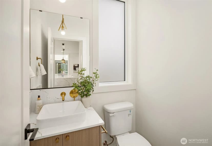 Property photo for 4421 2nd Avenue Ne, Seattle photo 11
