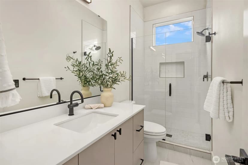 Property photo for 4421 2nd Avenue Ne, Seattle photo 20