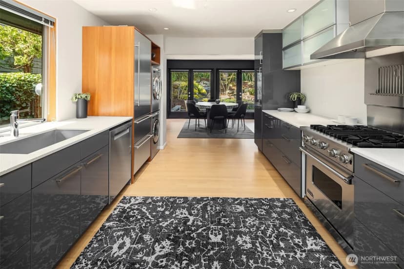 Property photo for 1207 26th Avenue E, Seattle photo 6