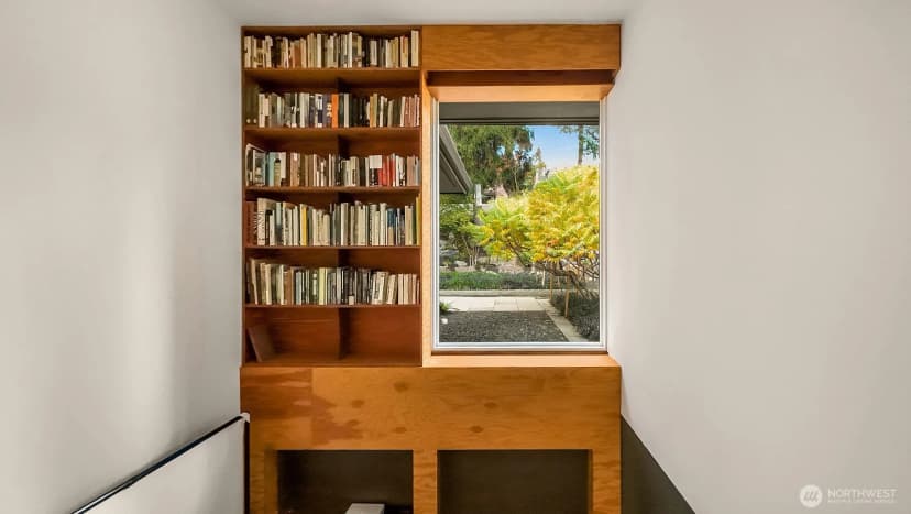 Property photo for 1207 26th Avenue E, Seattle photo 11