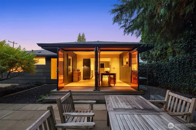 Property photo for 1207 26th Avenue E, Seattle photo 2