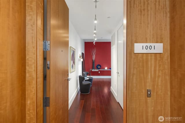 Property photo for 1521 2nd Avenue #1001, Seattle photo 2