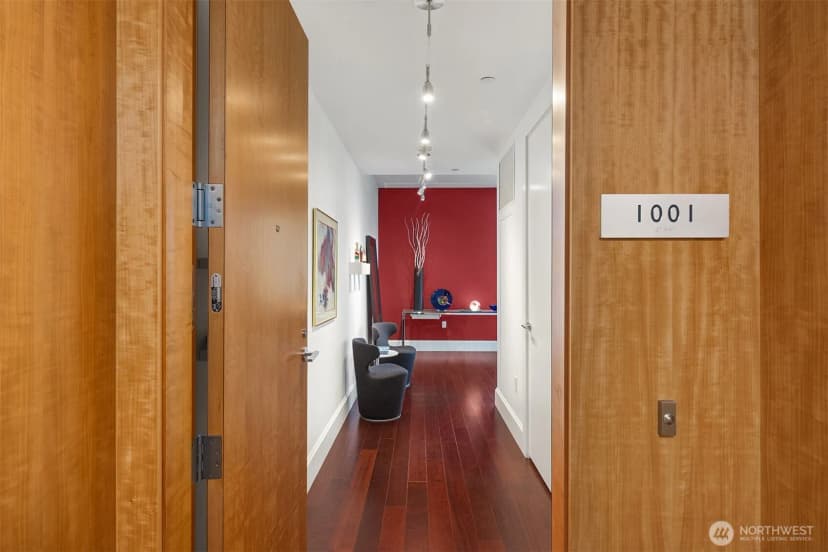 Property photo for 1521 2nd Avenue #1001, Seattle photo 2