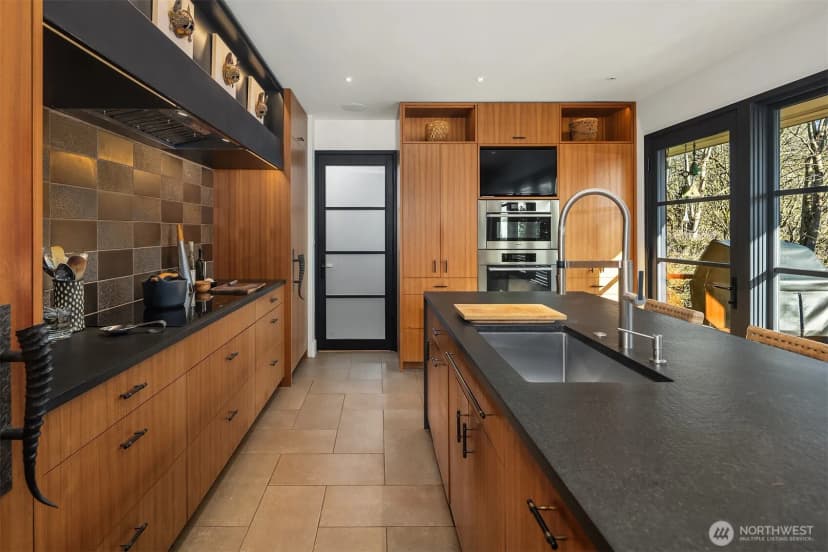 Property photo for 1561 Magnolia Boulevard W, Seattle photo 9
