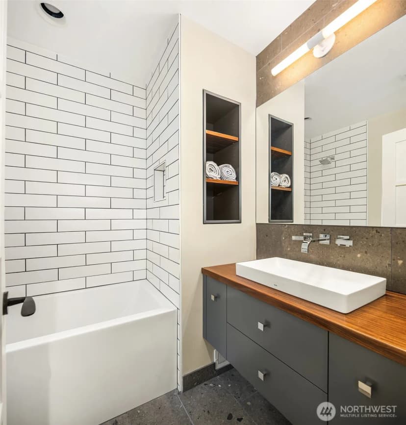 Property photo for 1561 Magnolia Boulevard W, Seattle photo 15