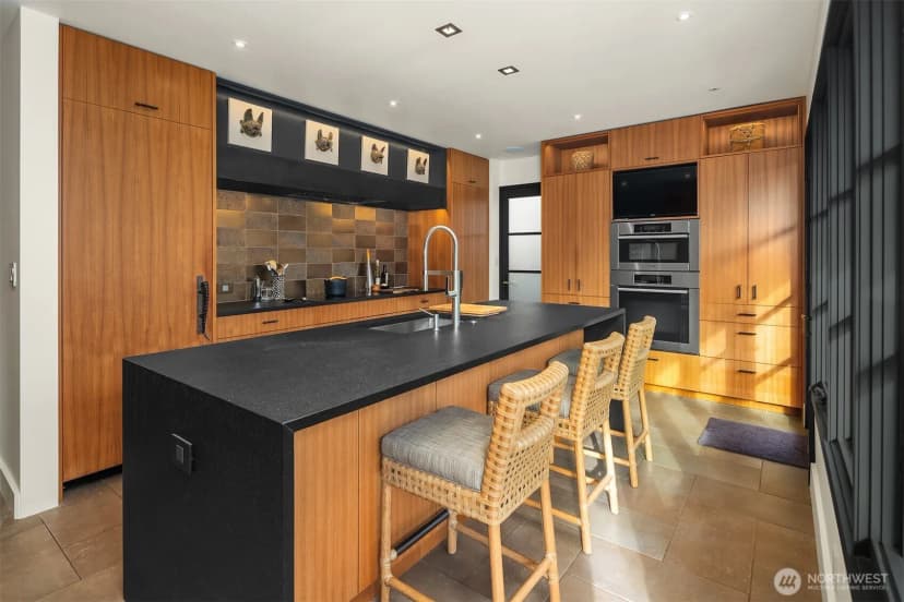 Property photo for 1561 Magnolia Boulevard W, Seattle photo 11