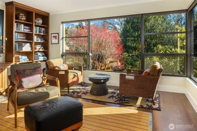 Property photo for 1561 Magnolia Boulevard W, Seattle photo 4