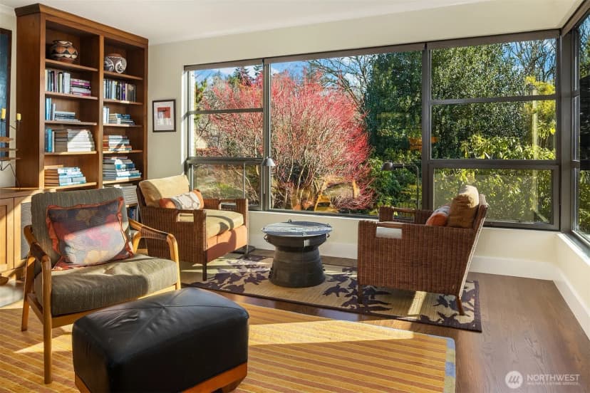 Property photo for 1561 Magnolia Boulevard W, Seattle photo 4