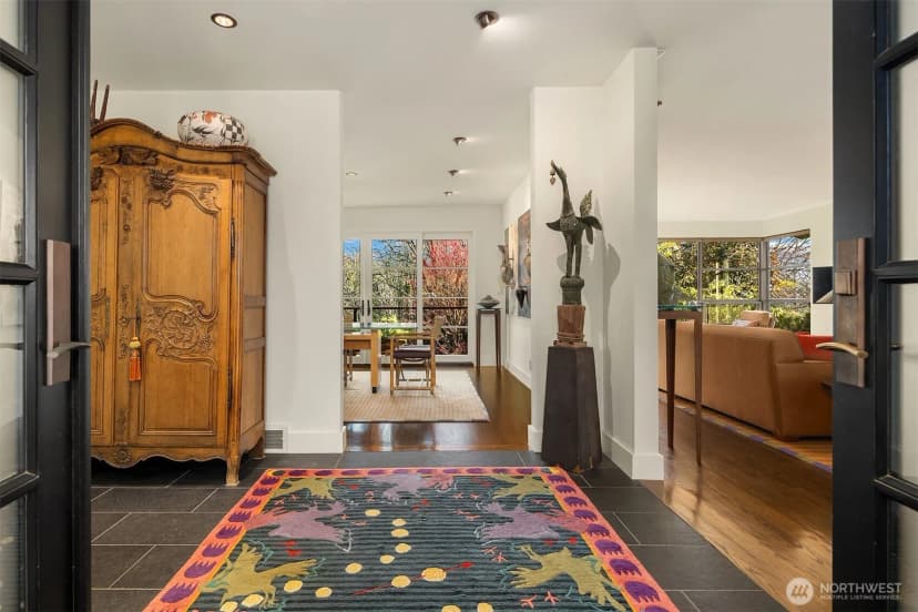 Property photo for 1561 Magnolia Boulevard W, Seattle photo 2