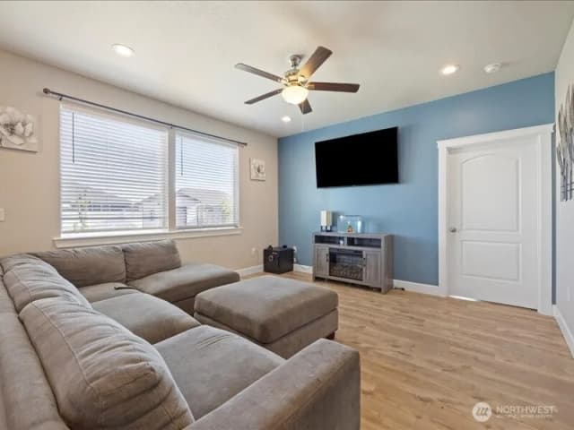 Property photo for 1105 E Olympia Street E, Othello photo 2