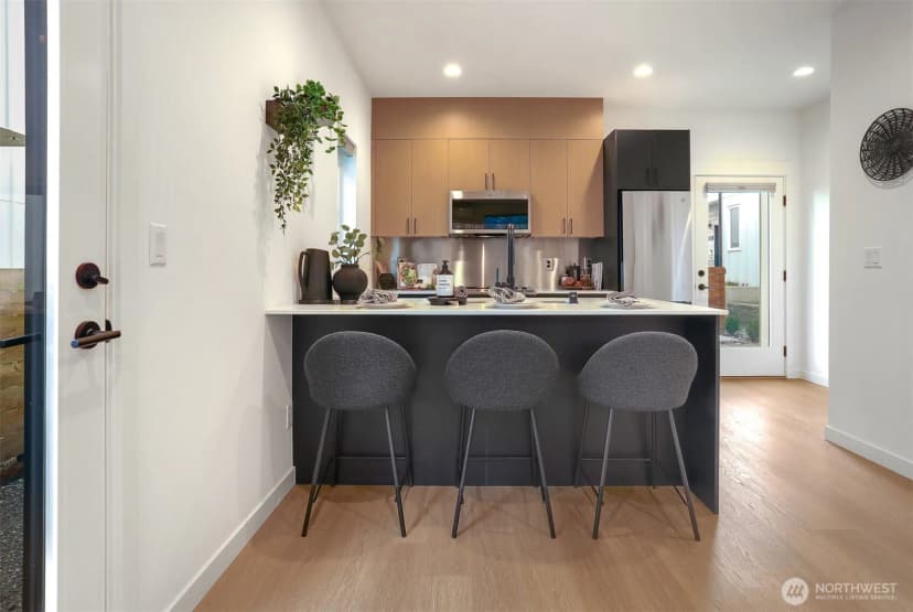 Property photo for 10344 Wallingford Avenue N, Seattle photo 8