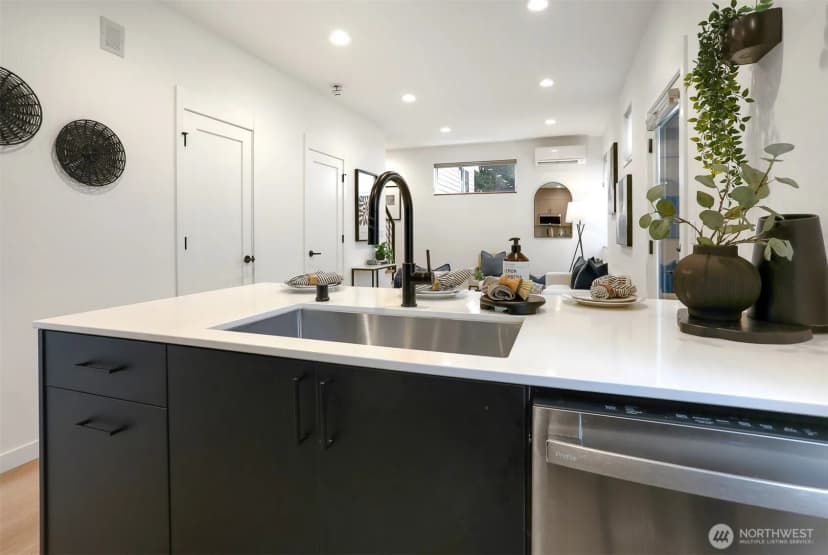 Property photo for 10344 Wallingford Avenue N, Seattle photo 12
