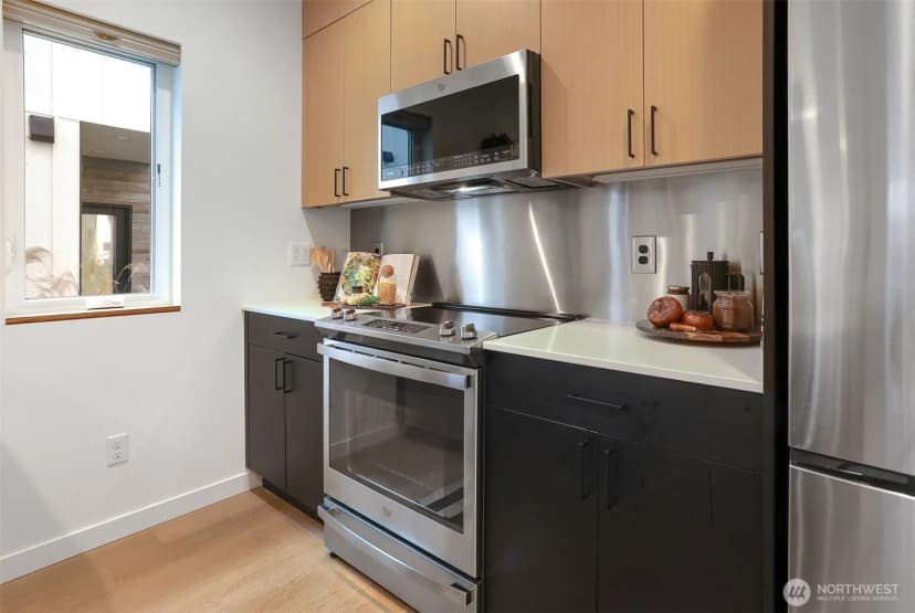 Property photo for 10344 Wallingford Avenue N, Seattle photo 11