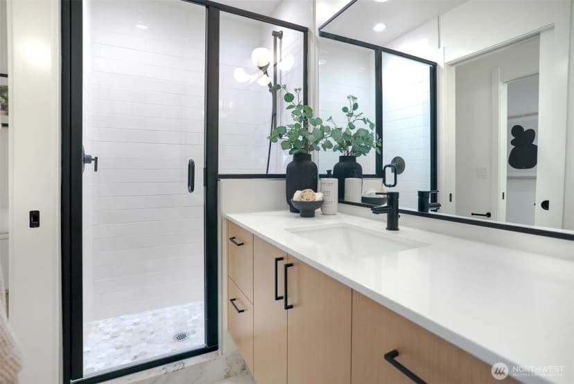 Property photo for 10344 Wallingford Avenue N, Seattle photo 21