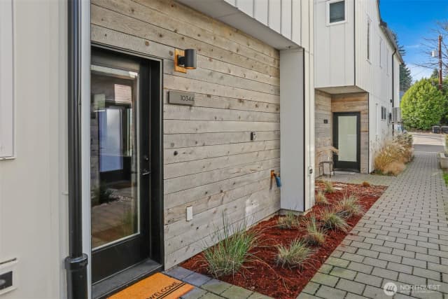 Property photo for 10344 Wallingford Avenue N, Seattle photo 2