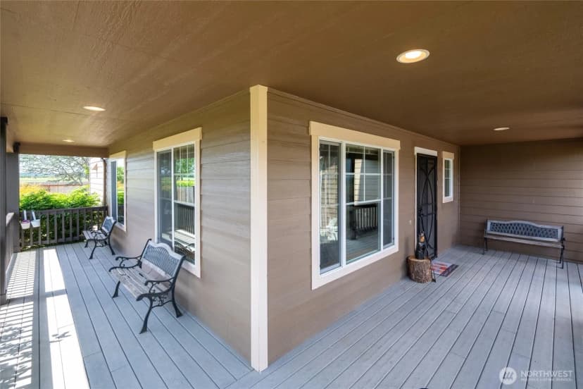 Property photo for 1877 Emerald Way, Lynden photo 2