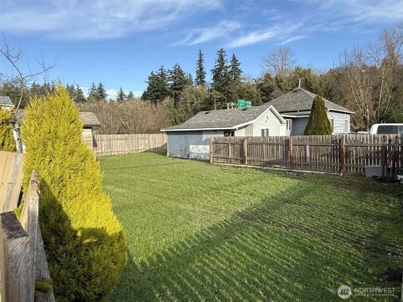 Property photo for 319 E Section Street, Mount Vernon photo 6