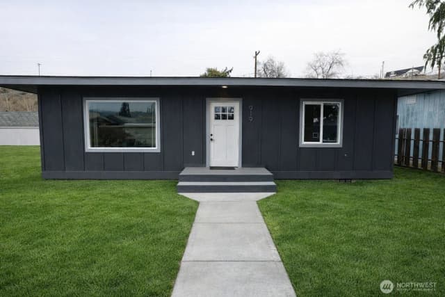 Property photo for 919 E Johnson Avenue, Chelan photo 4