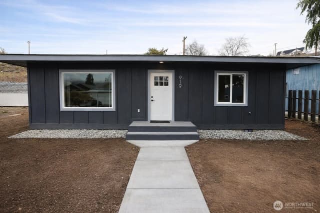 Property photo for 919 E Johnson Avenue, Chelan photo 3