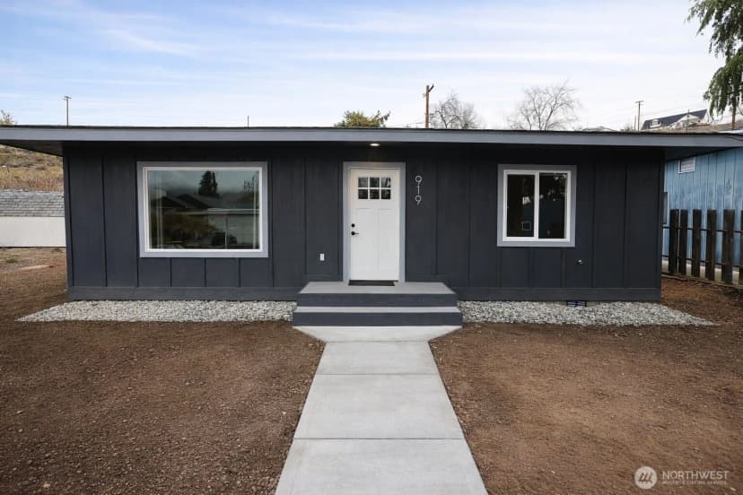 Property photo for 919 E Johnson Avenue, Chelan photo 3