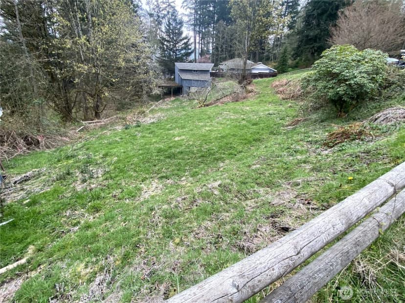 Property photo for 17600 Se Cougar Mountain Drive, Issaquah photo 3