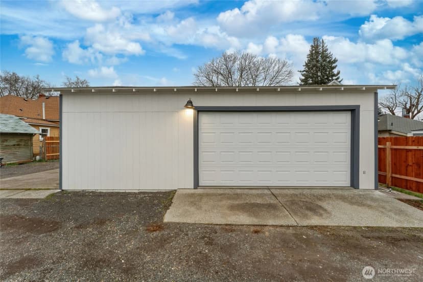 Property photo for 564 S 1st Street, Walla Walla photo 30