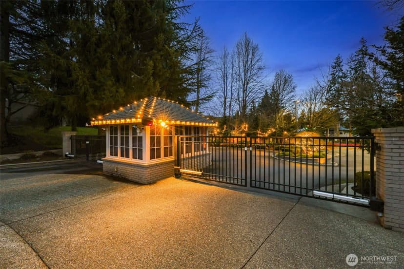 Property photo for 1778 Bellevue Way Ne, Bellevue photo 19