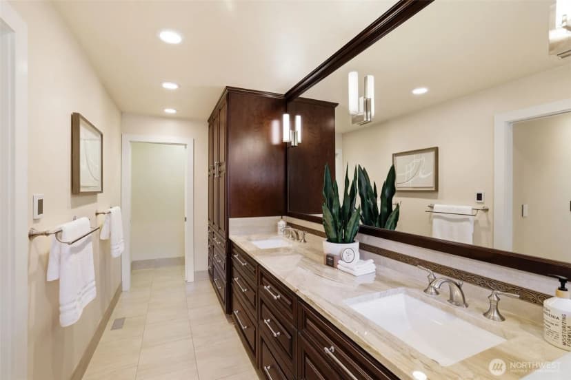 Property photo for 1778 Bellevue Way Ne, Bellevue photo 20