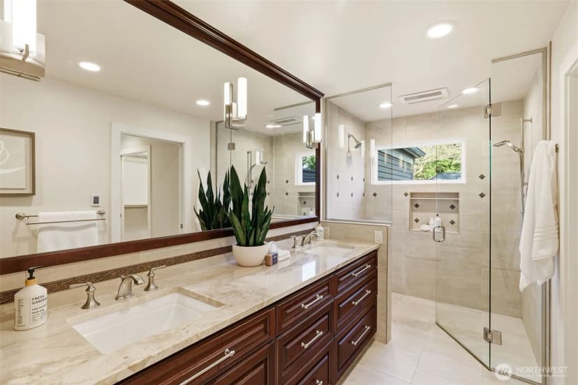 Property photo for 1778 Bellevue Way Ne, Bellevue photo 11