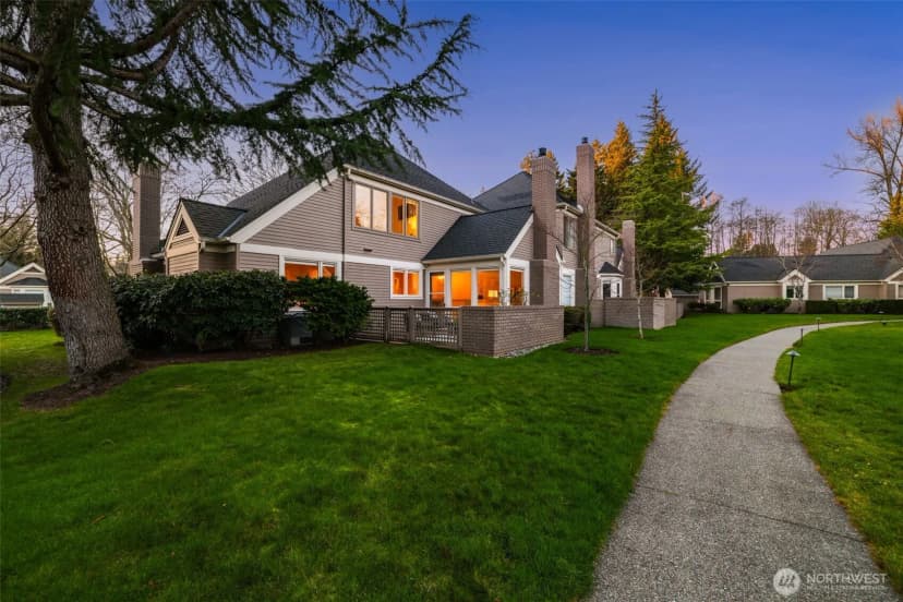 Property photo for 1778 Bellevue Way Ne, Bellevue photo 18