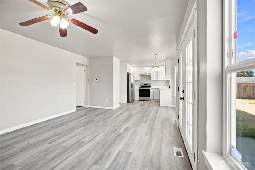 Property photo for 2301 148th Street E, Tacoma photo 10
