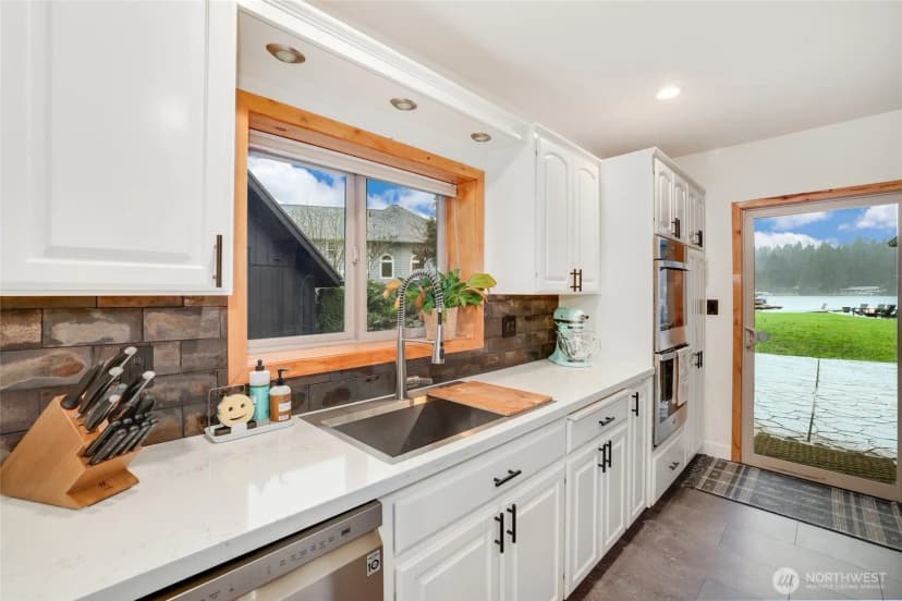Property photo for 12528 Clear Lake North Road E, Eatonville photo 15
