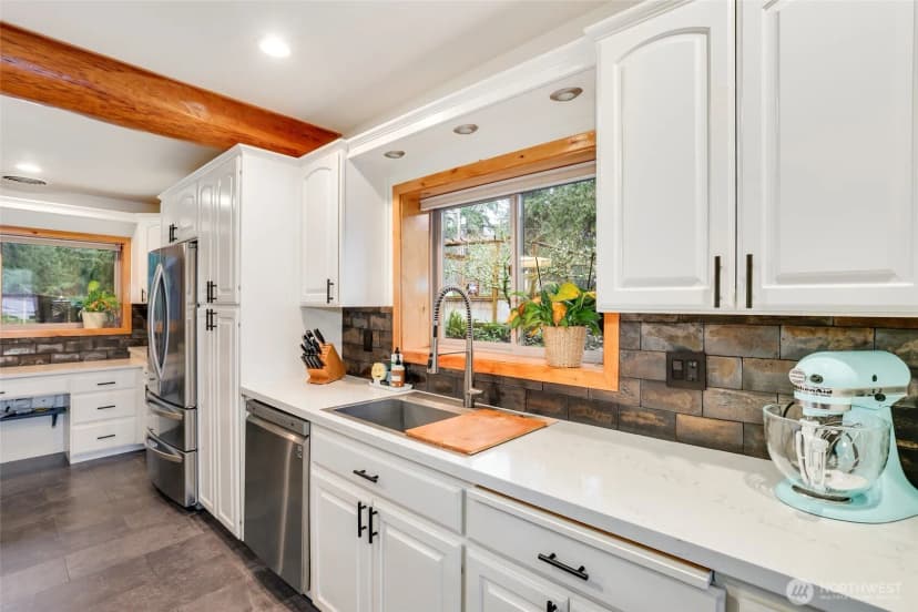 Property photo for 12528 Clear Lake North Road E, Eatonville photo 12